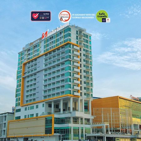 Swiss-Belhotel Balikpapan Exterior foto